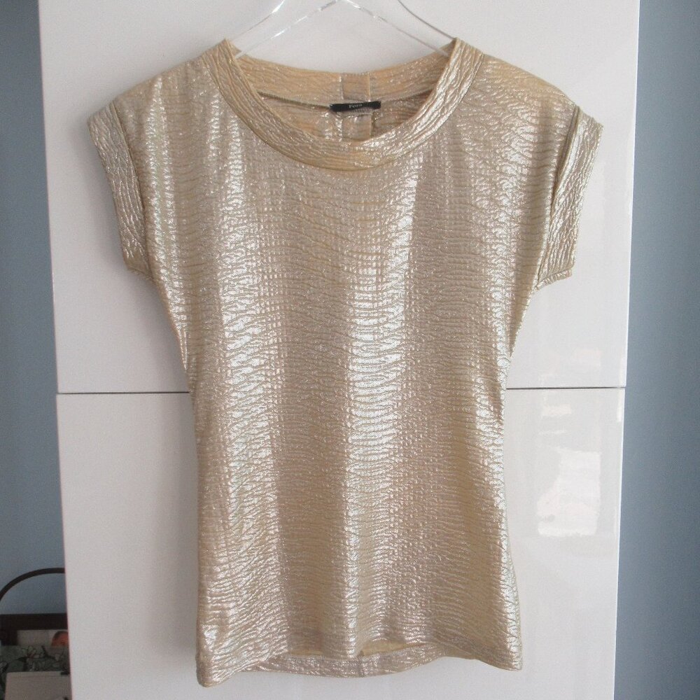 FORA Stretch Crinkle Shiny Fitted Top Women's size XS, Short Sleeve Gold color